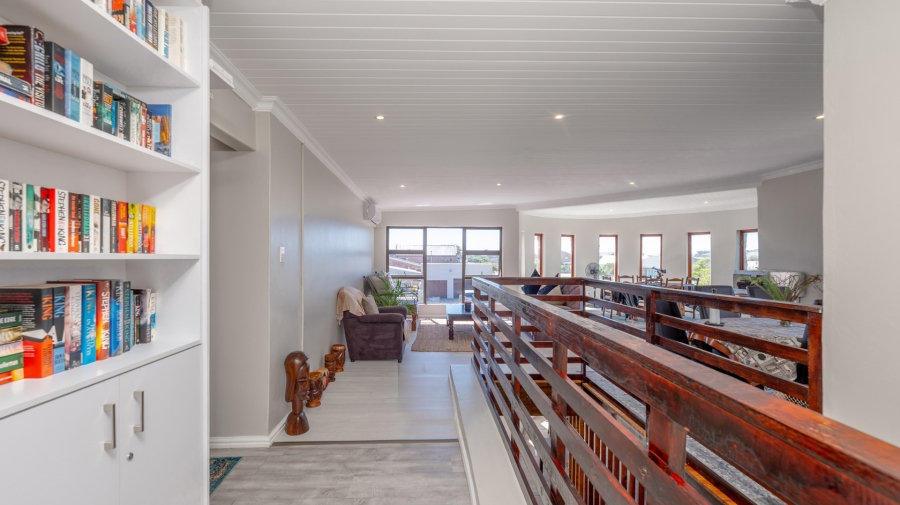 9 Bedroom Property for Sale in Struisbaai Western Cape